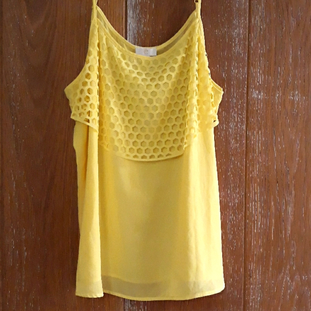 Yellow tank with honeycomb overlay